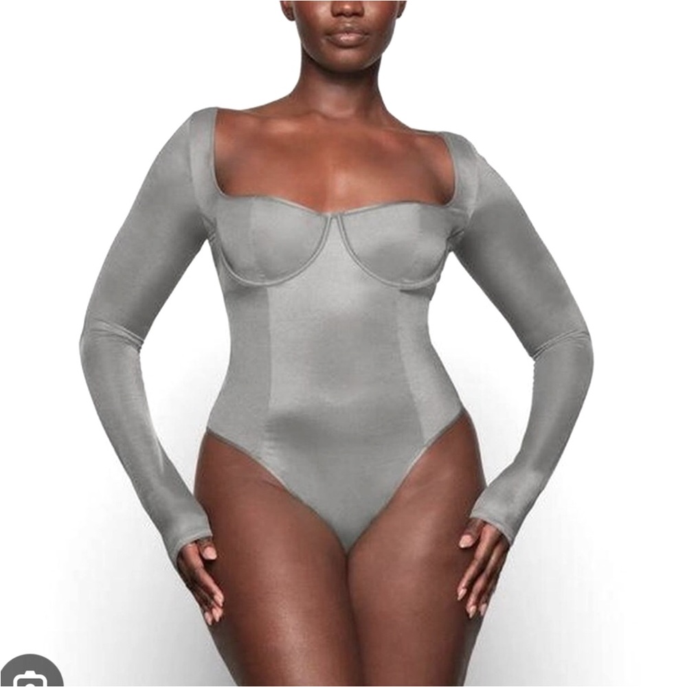 SKIMS GLISSENETTE LONG SLEEVE BODYSUIT Gray “THUNDER” Sheer Underwire M